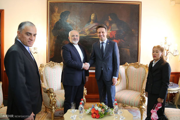 Zarif, Ecuadorian counterpart talk bilateral ties (7)