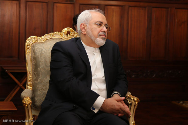 Zarif, Ecuadorian president meet (9)